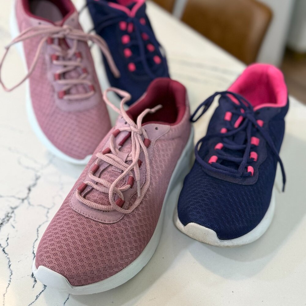 LOT OF 2 Easy Spirit Sneakers | Womens 8.5 M | Style SE-ZIP2-357-1119